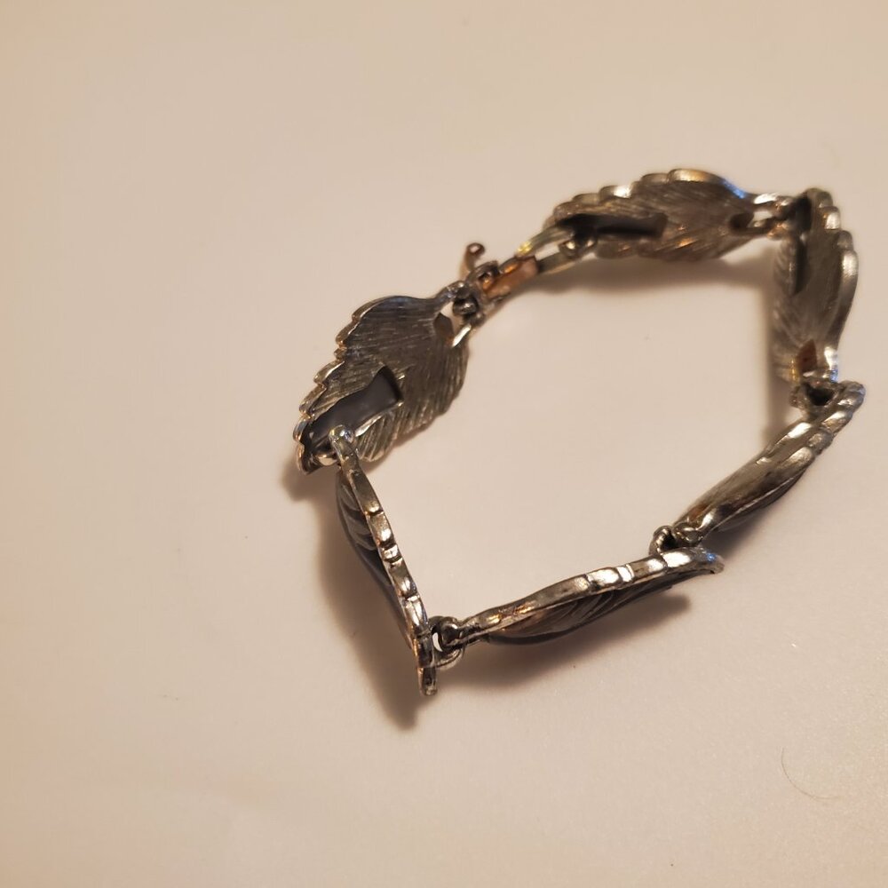 1 Silver Leaf Bracelet, item # A-1236, wt 24 grams. - Picture 4 of 10